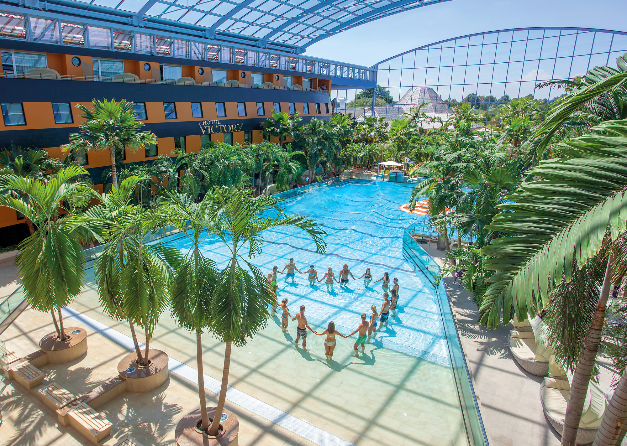 Therme_Wellenbad_Herz_Personen