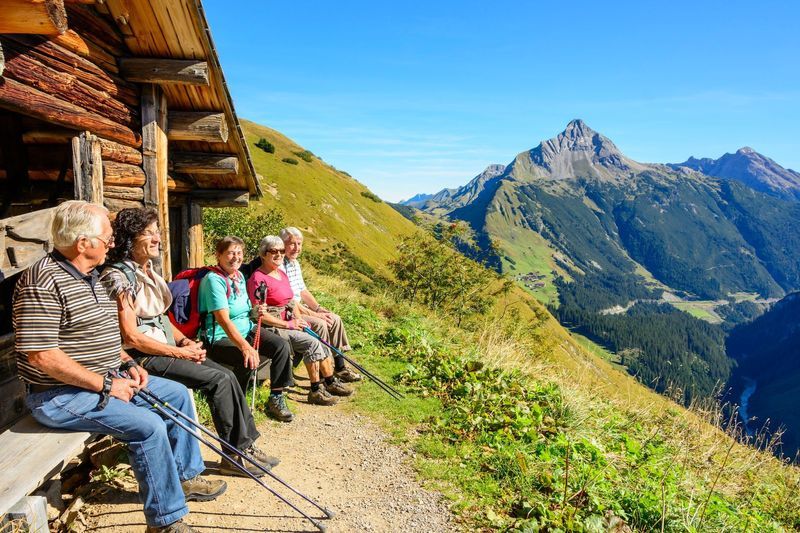 Senioren beim Wandern