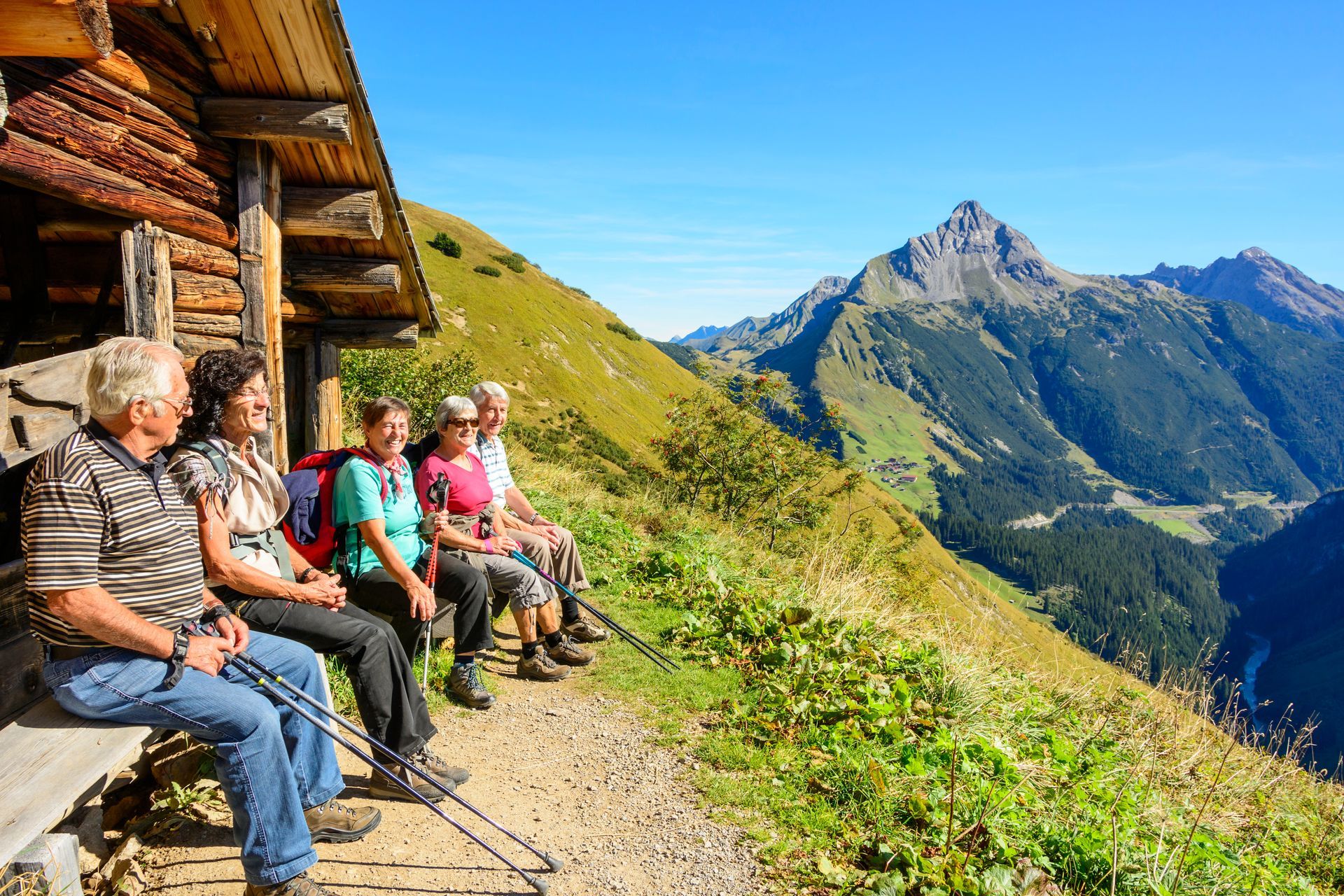 Senioren beim Wandern