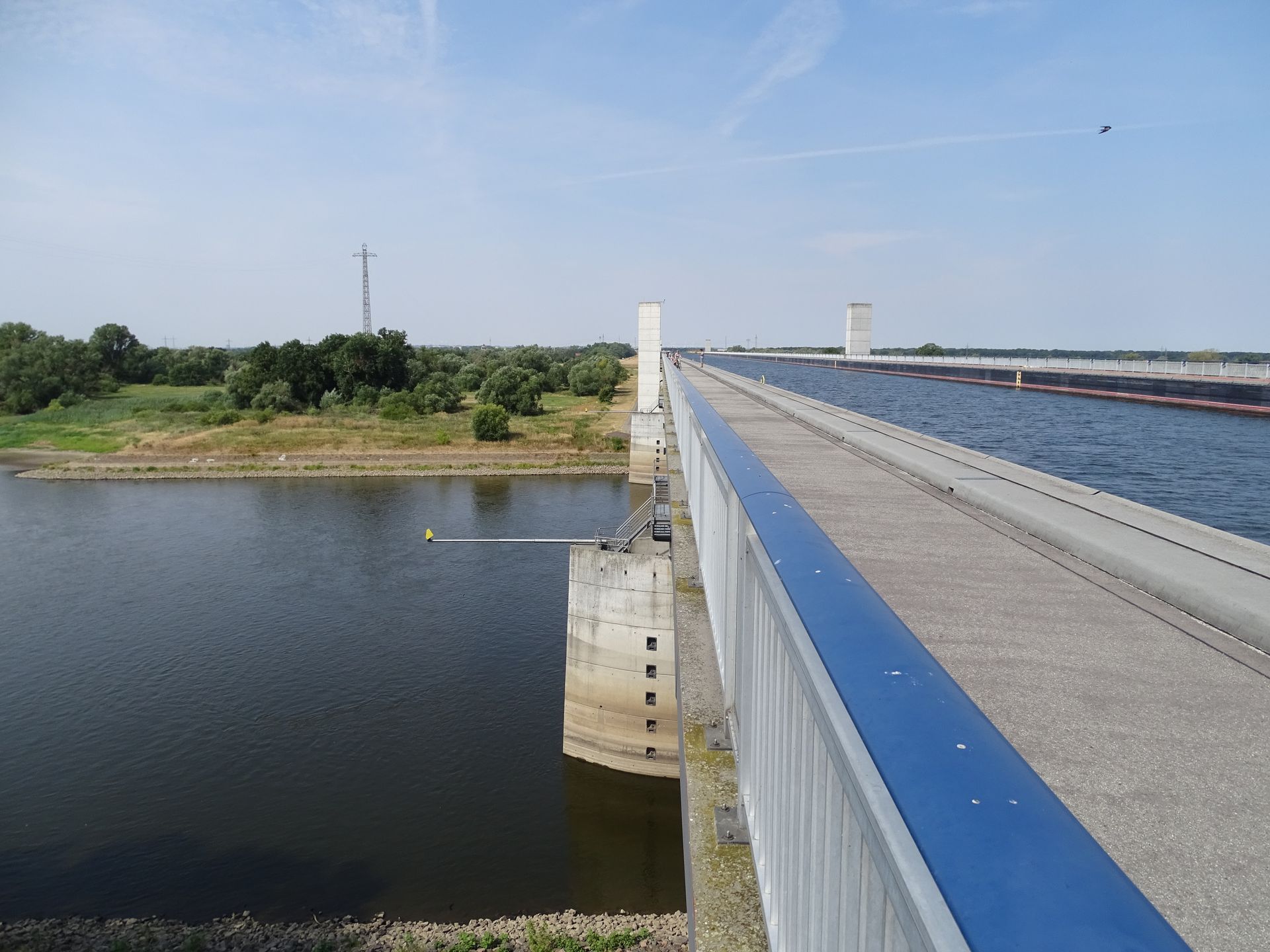 Wasserstrassenkreuz Magdeburg - Am Wasserstraßenkreuz Magdeburg kreuzen sich die Elbe und der Mittellandkanal.
